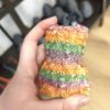 Ourson en roses multicolore